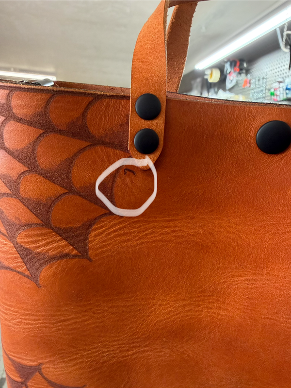 Garage Sale: Opener Tour Tote Spiderwebs 1