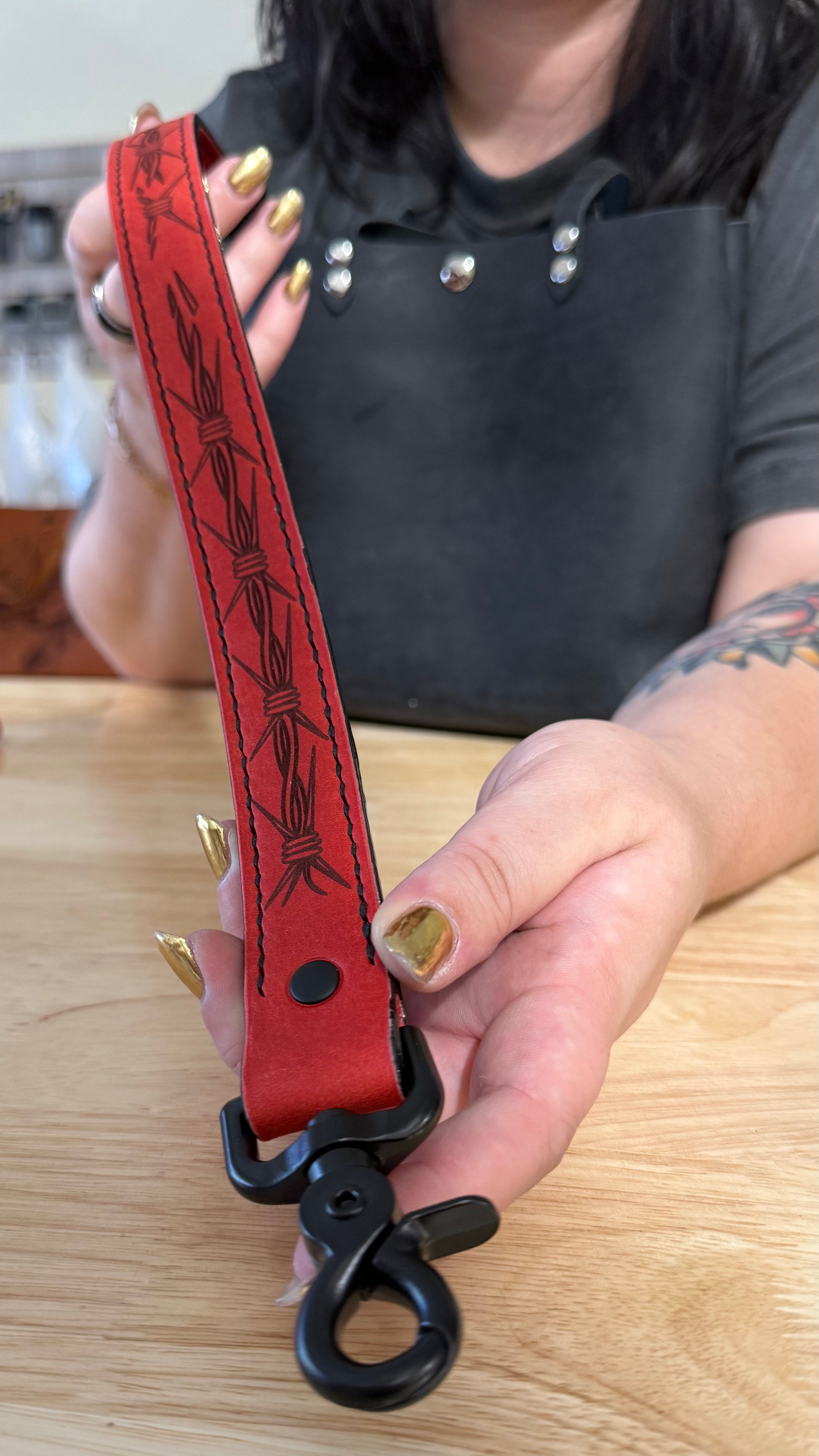 Barbed Wire Shoulder Strap (cherry red)