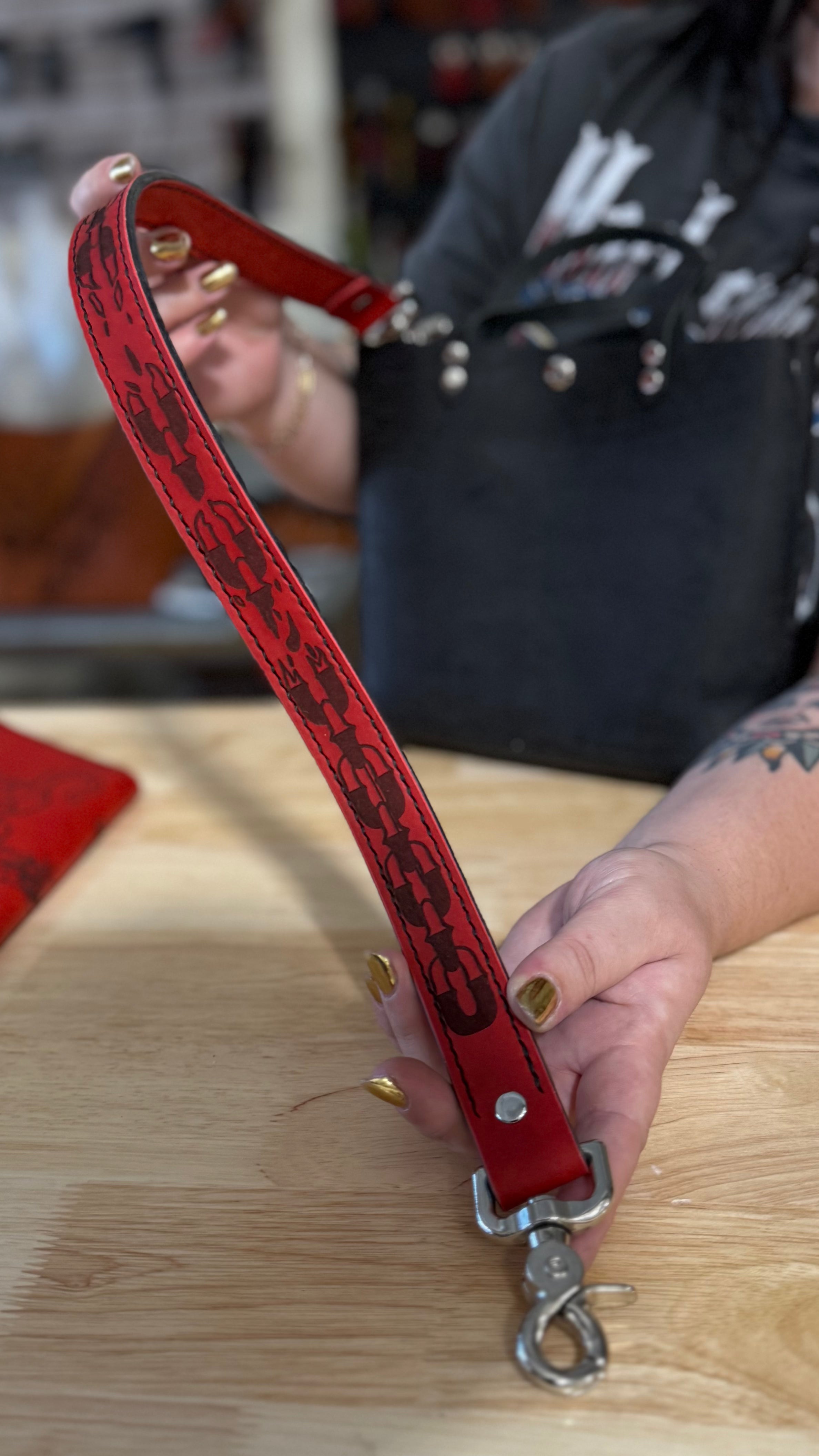Chain Engraved Shoulder Strap (cherry red)