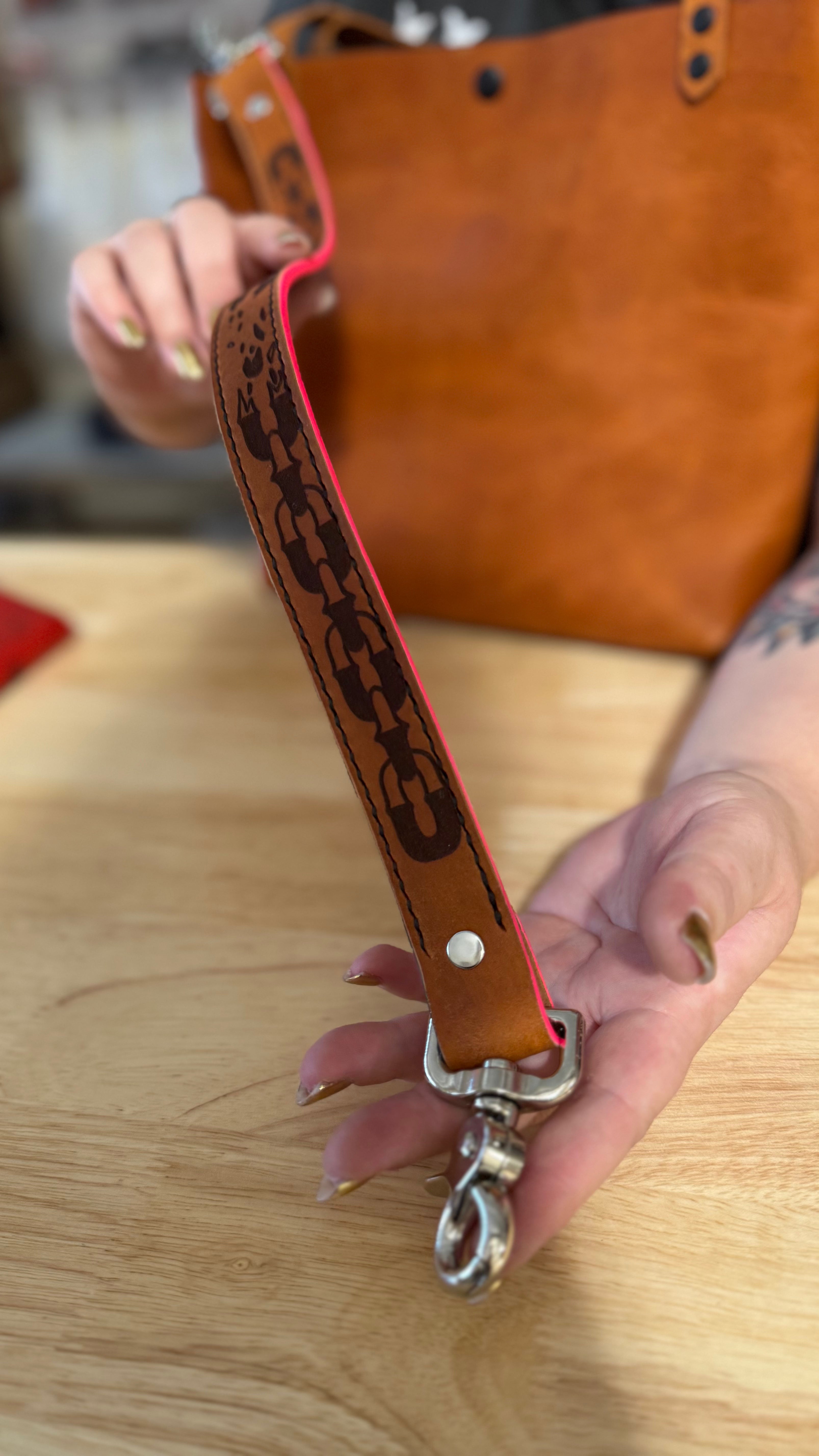 Chain Engraved Shoulder Strap (canyon brown)
