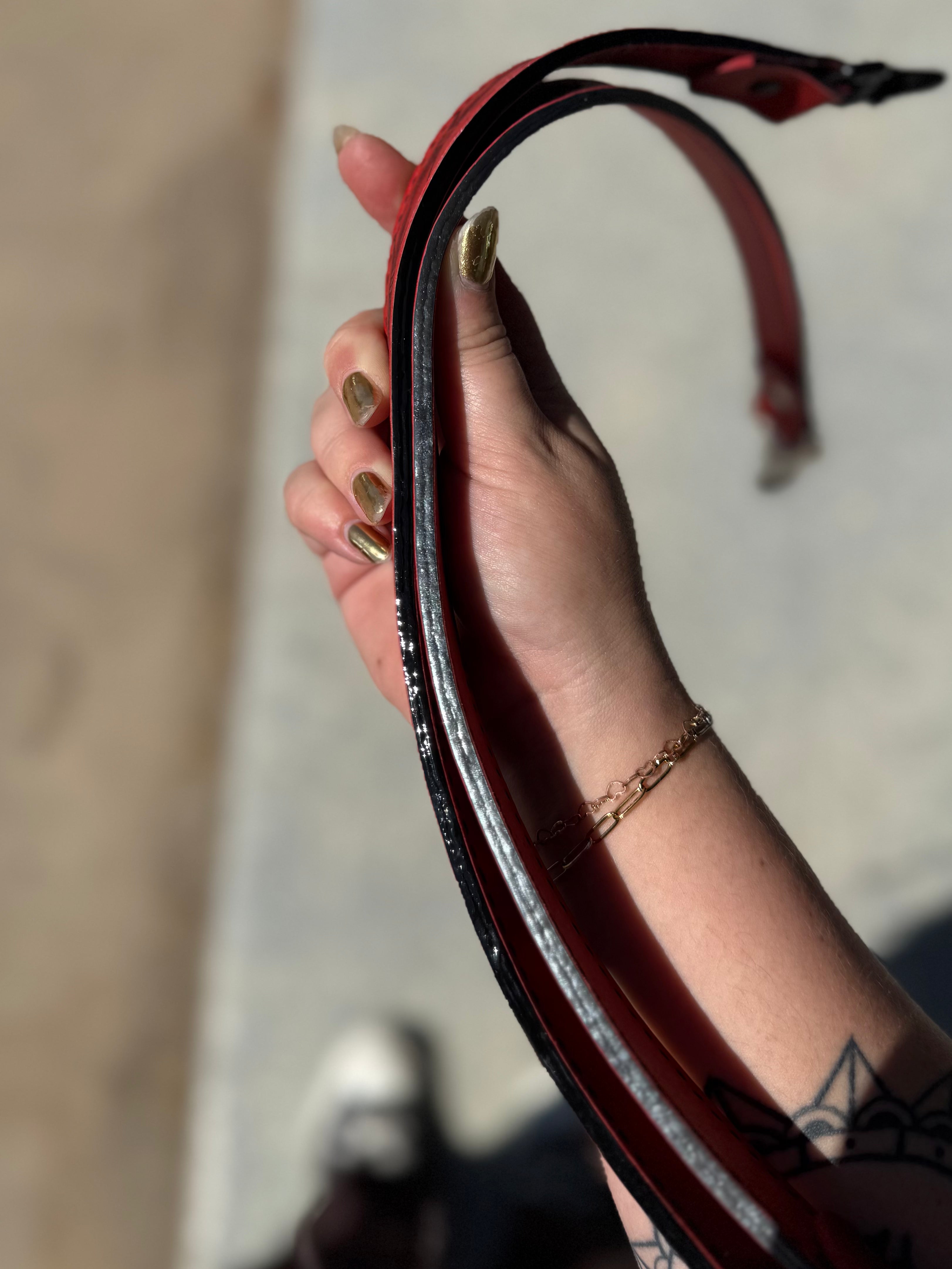 Chain Engraved Shoulder Strap (cherry red)
