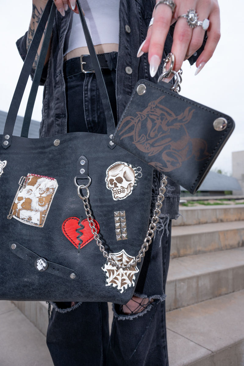 Saloon Wallet: Hot Stuff