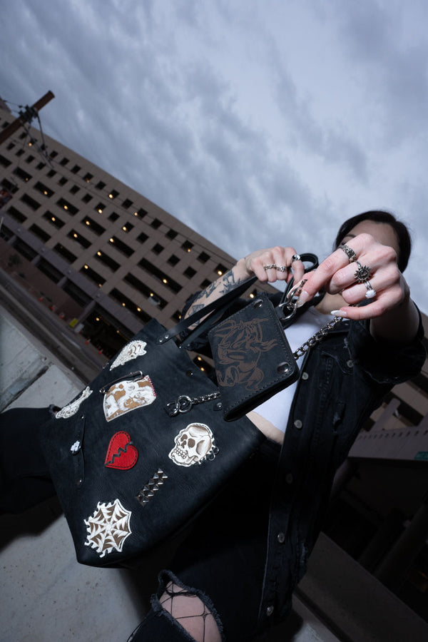 Saloon Wallet: Hot Stuff